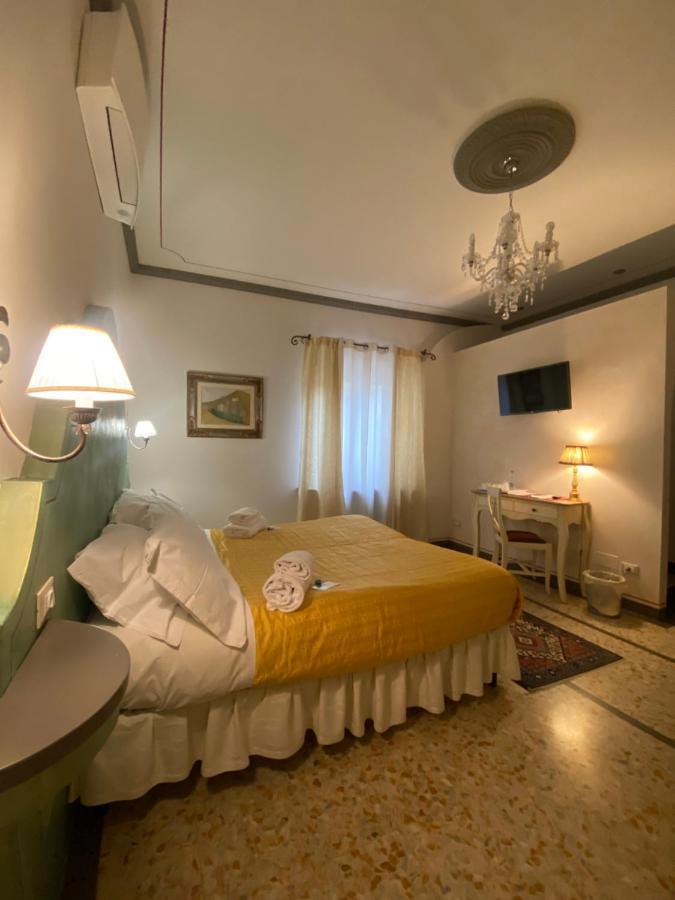 Palazzo Mari Suite & Rooms B&B Монтеварки Экстерьер фото