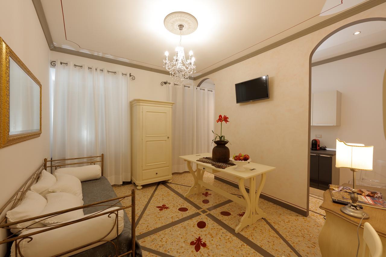 Palazzo Mari Suite & Rooms B&B Монтеварки Экстерьер фото